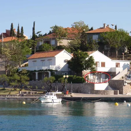 8 Апартаменты *