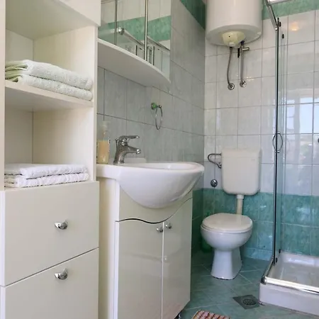 8 Apartman *