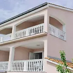 8 Apartamento *